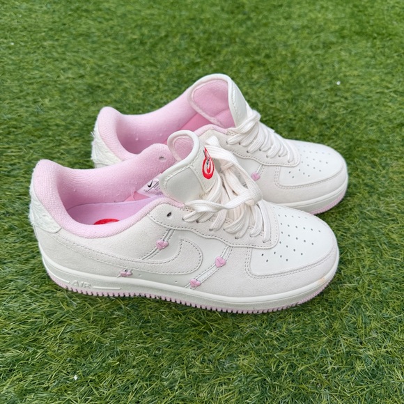 Women’s Valentine’s Day Air Force 1 low size 8.5 - Picture 3 of 14